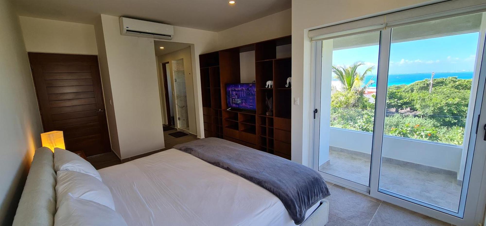 Casa Reyes Stunning Rooftop Oceanview